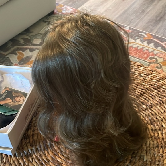 Wigs - Picture 5 of 5